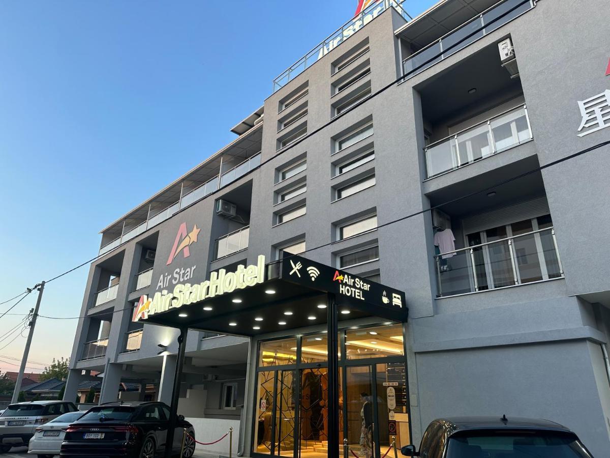Airstar Hotel Surčin Exterior foto